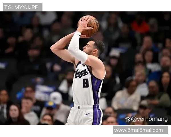 拉文带领公牛挑战独行侠双方激战引发球迷热议与期待